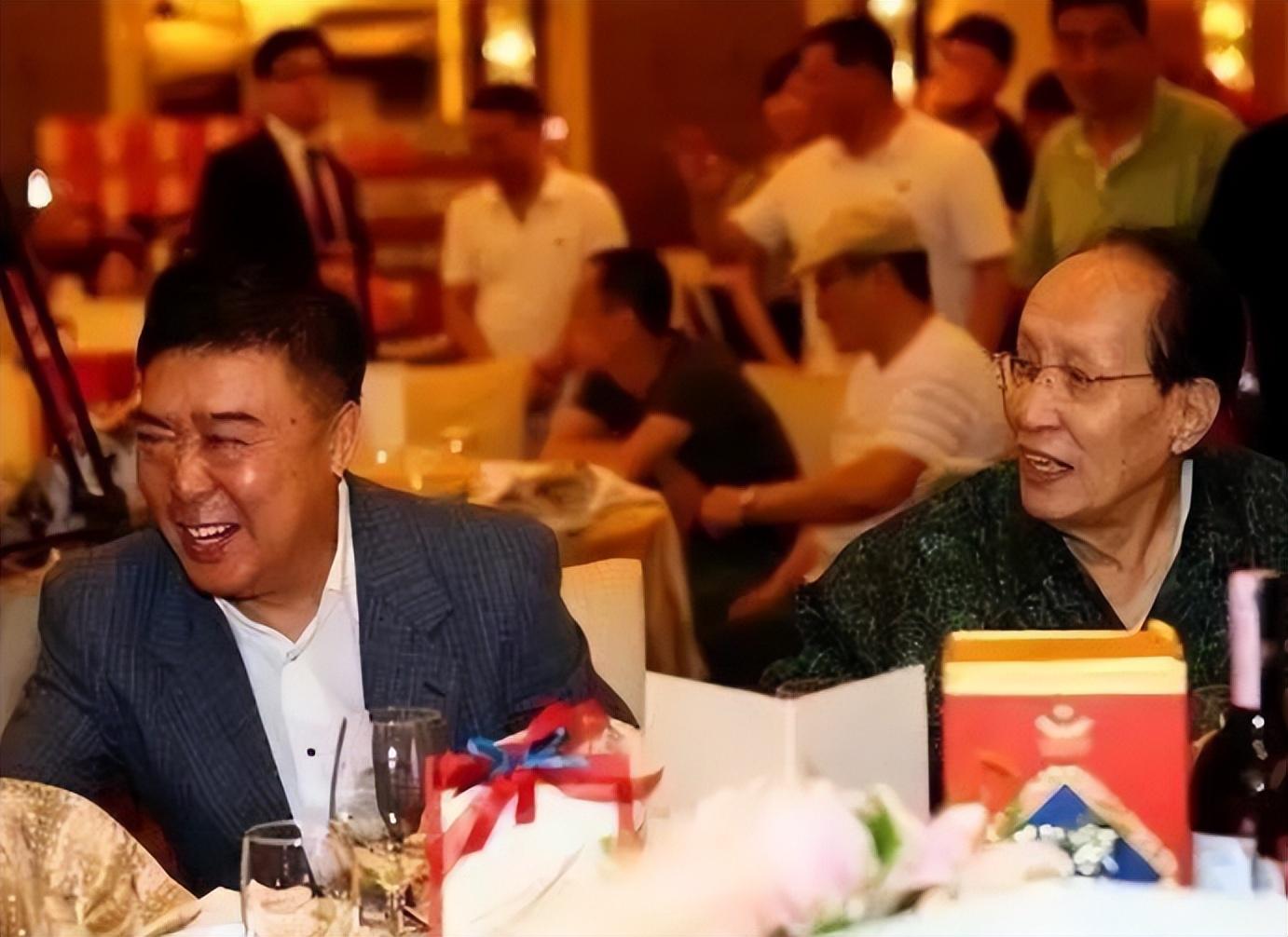 回顾因酗酒猝然离世的几位明星个个凄惨无比令人同情惋惜