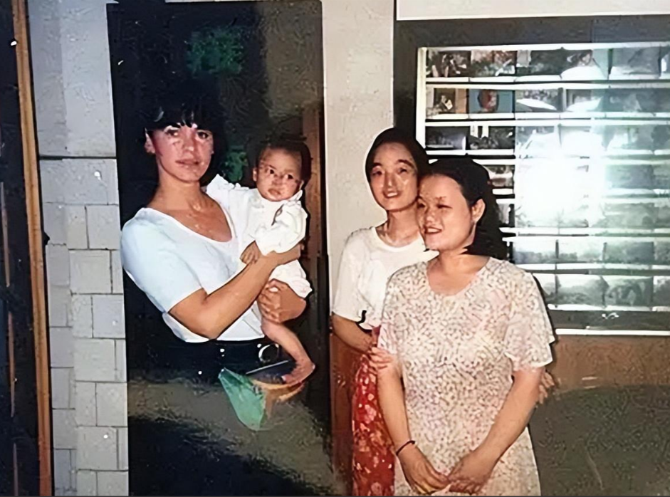 回顾比利时女孩长得像中国人17年到中国寻亲结果当场让她痛哭