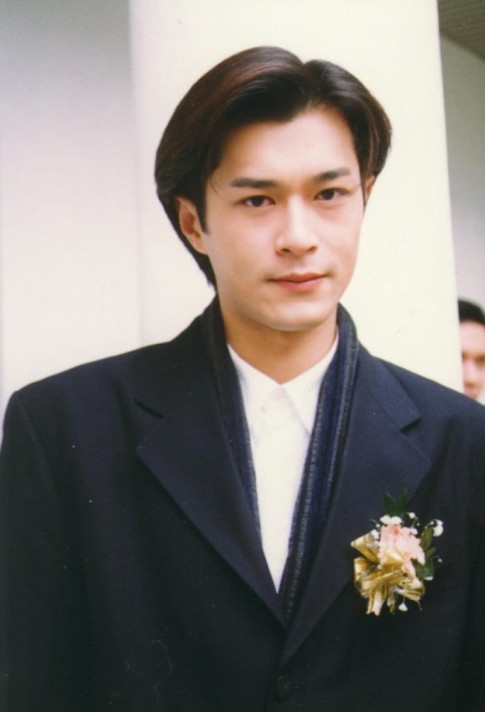 黄晓明版的知名度颇高,但最广受好评的,还是当属古天乐与李若彤主演的