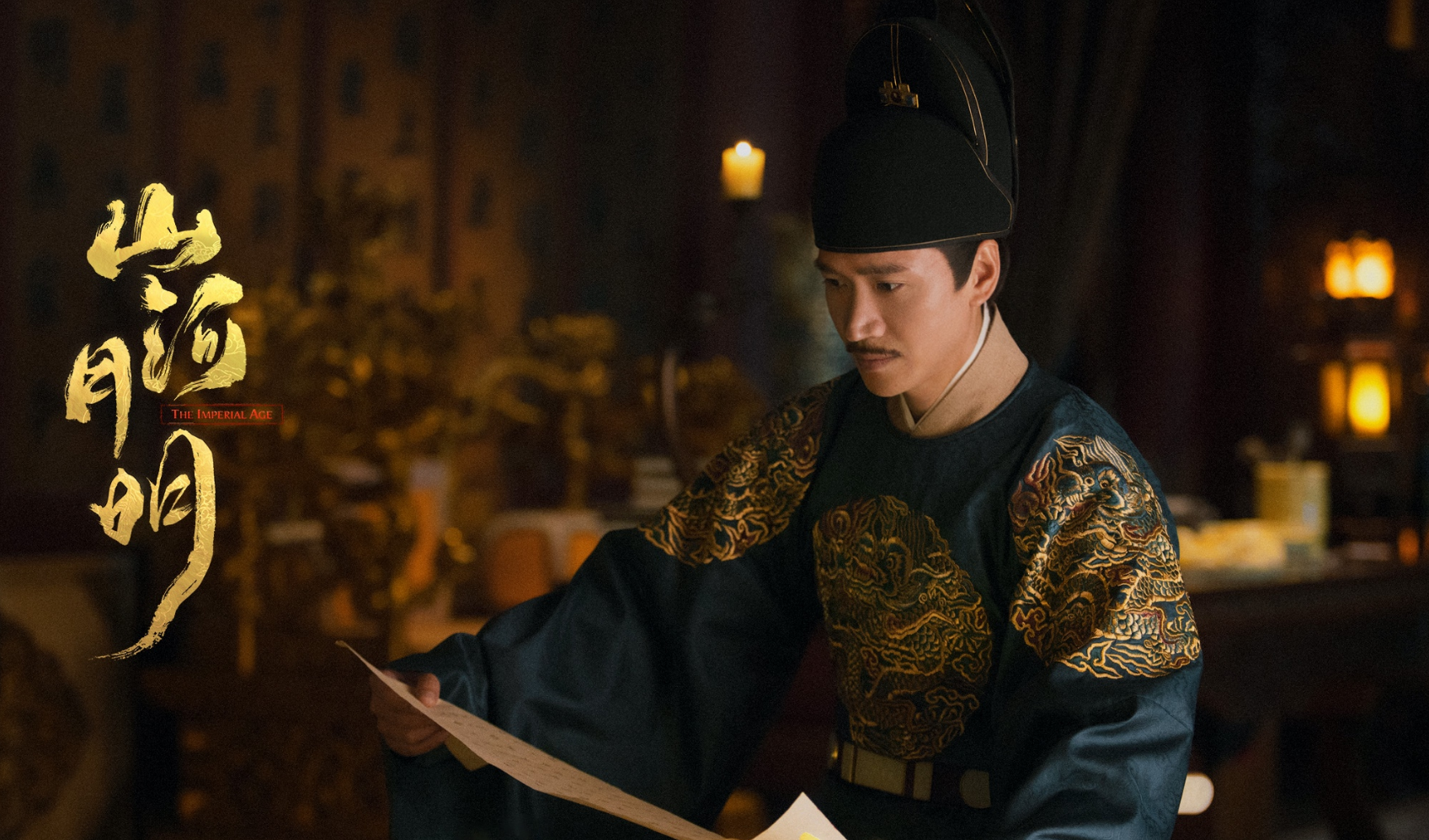 1995年,年仅20岁的何晟铭当时名叫何敏,和彭亮,杨光三个小伙子被发掘