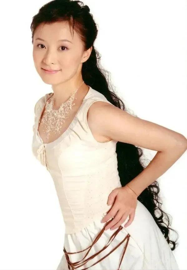 47岁可云现状与导演相识6天闪婚女儿已18岁