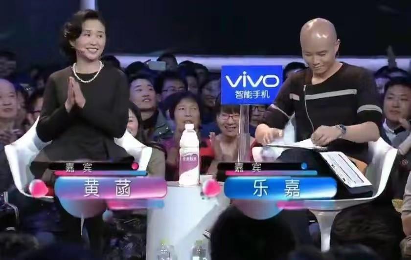 回顾情感导师黄菡近照老到认不出倒追丈夫促成32年幸福婚姻