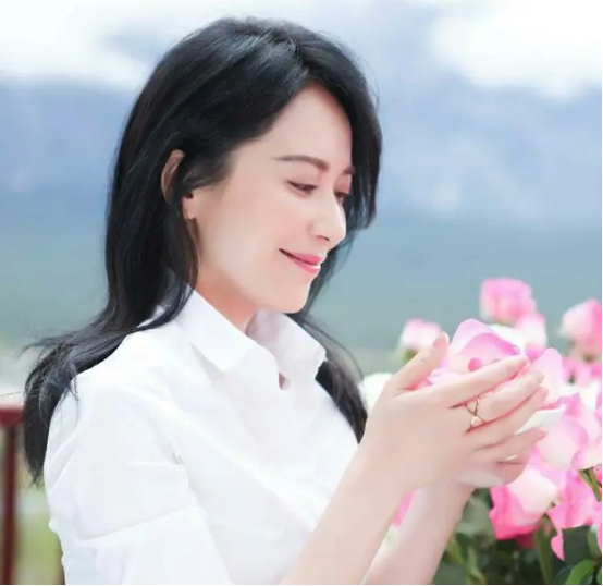 俞飞鸿我虽然没结婚但有固定伴侣女人一生不该只有爱情