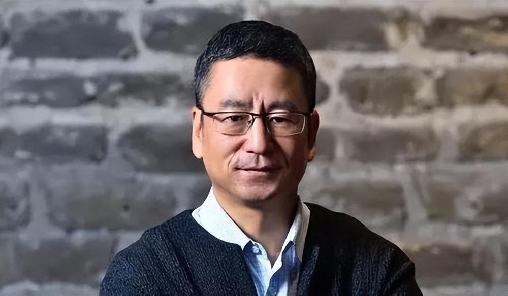 央视一哥白岩松被病痛折磨暴瘦50斤睡34个小时数次想自杀