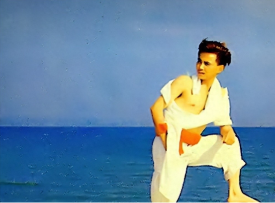 歌手周峰深圳街头离奇失踪9年时间下落不明连家人都找不到