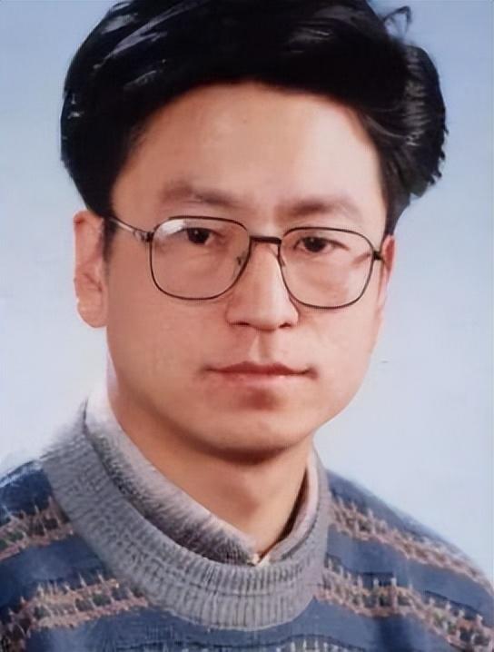 央视一哥白岩松被病痛折磨暴瘦50斤睡34个小时数次想自杀