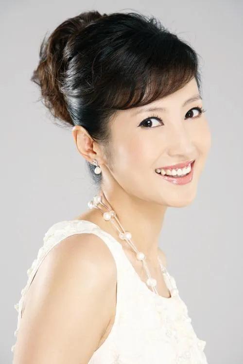 两人的相识很正常,一来二去产生了感情,并在徐春妮大学毕业时步入婚姻