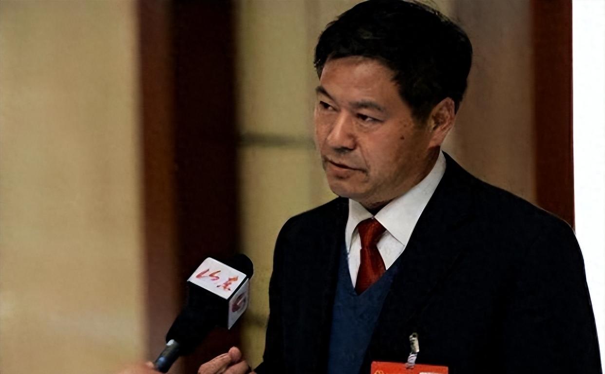 蓝翔校长荣兰祥争夺财产跨省打岳父把三个女儿送监狱