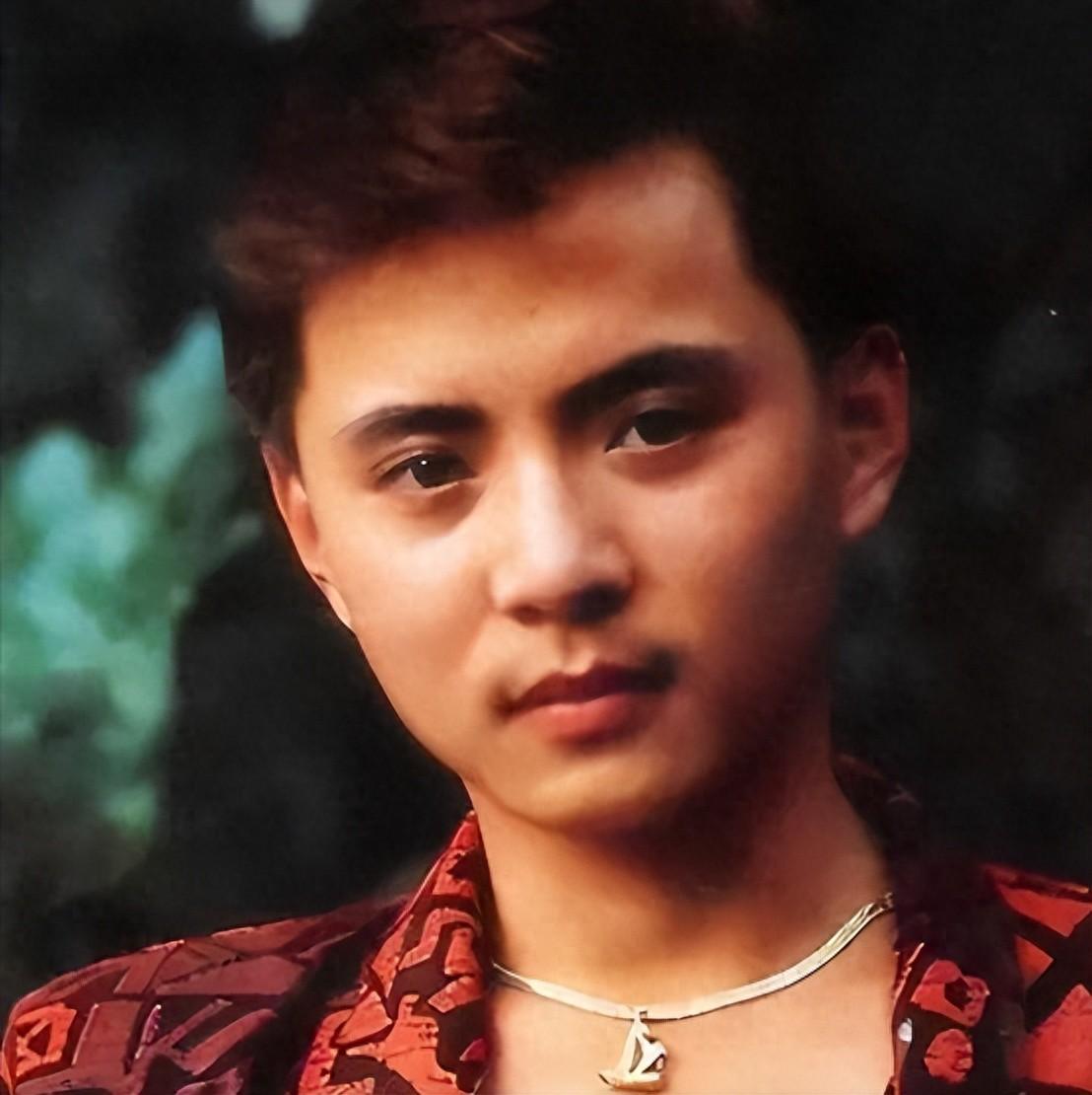 歌手周峰深圳街头离奇失踪9年时间下落不明连家人都找不到