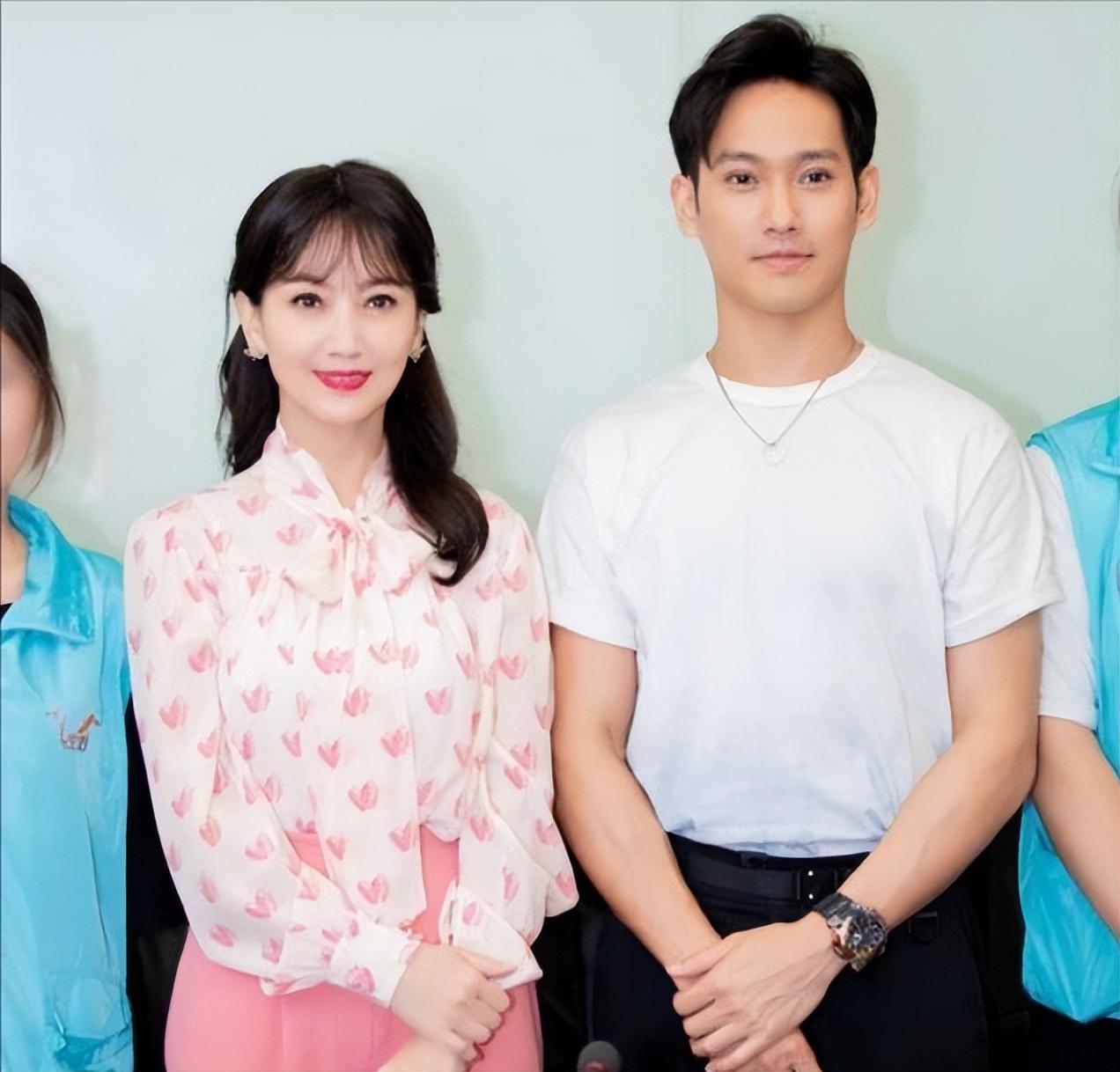 回顾赵雅芝的3个儿子长子47岁次子44岁小儿子37岁个个让她骄傲