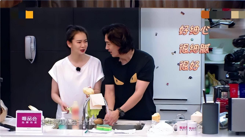 37岁的李承铉通过当年参加综艺真人秀一炮而红.