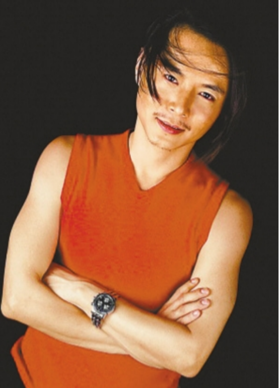 歌手周峰深圳街头离奇失踪9年时间下落不明连家人都找不到