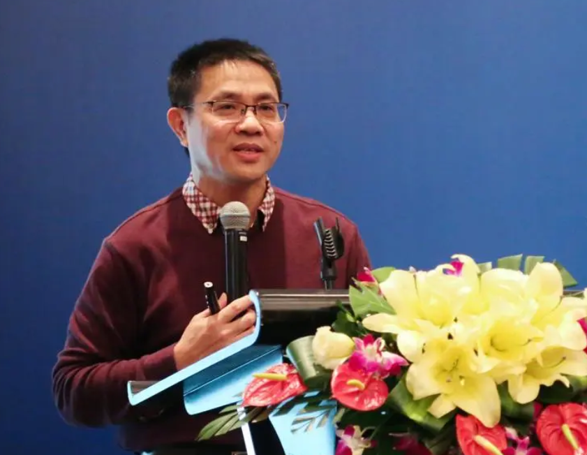 1980年,陈生以优异的成绩考入北京大学经济系,收到录取通知书的那一