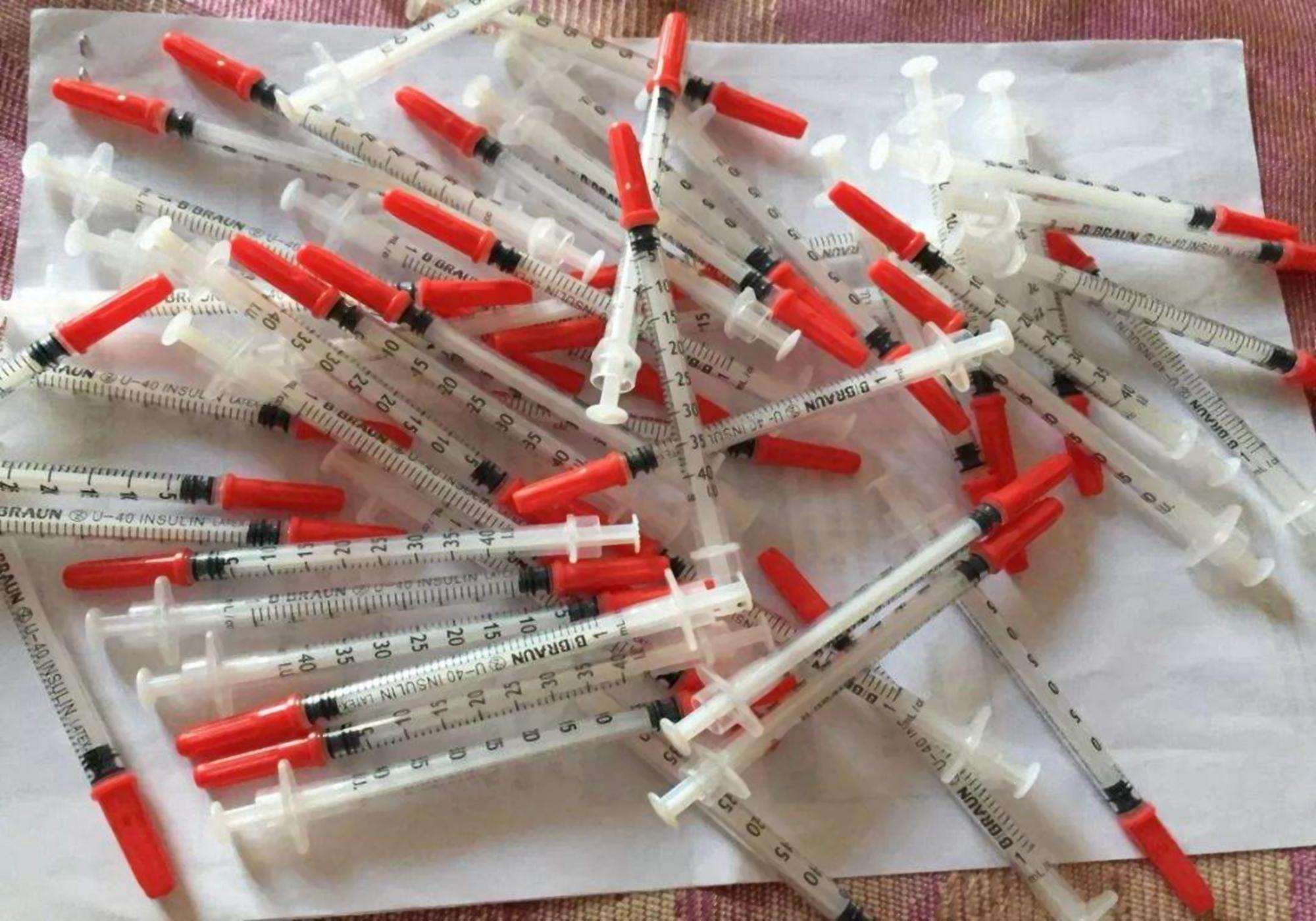 因为鞠凤长期打针促进排卵子宫出现了异样,她的腹腔积水严重,生命安全