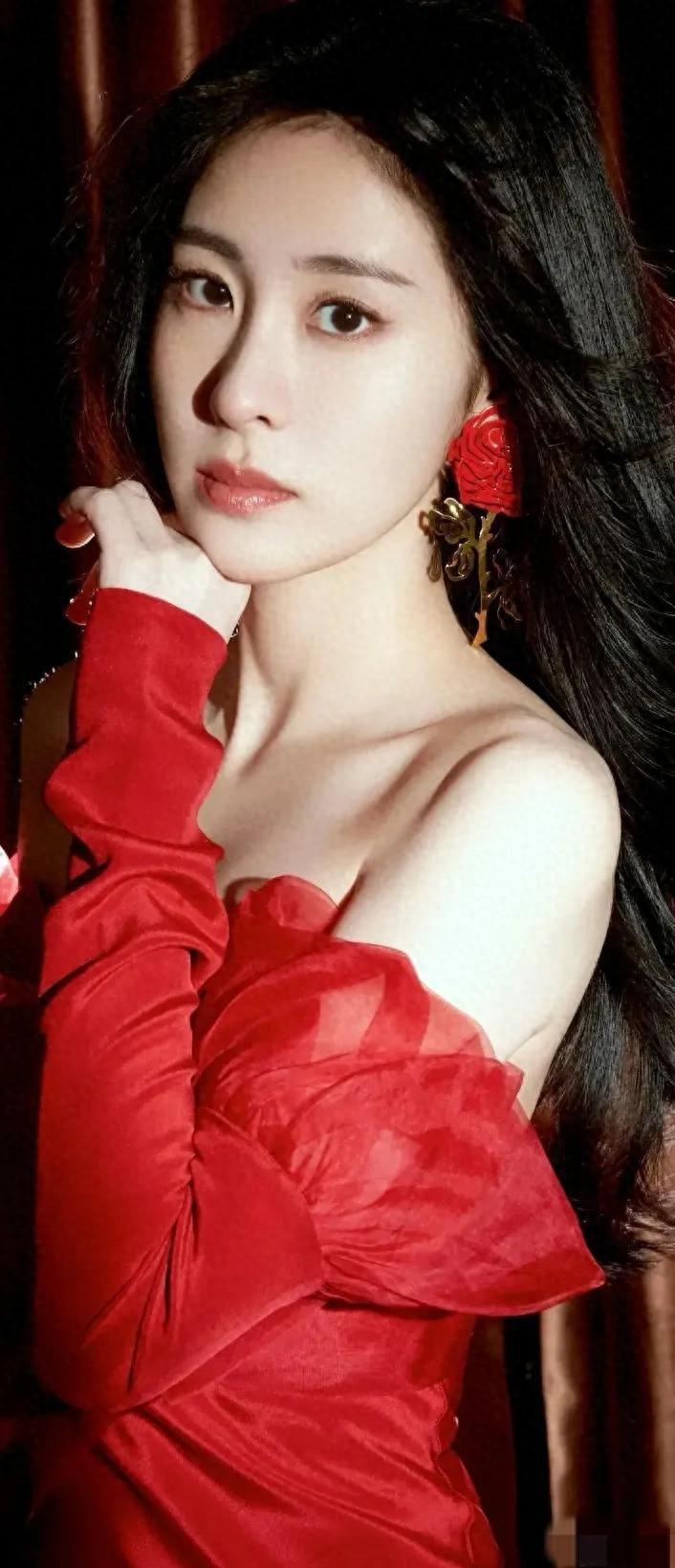 这一夜张碧晨的旗袍高跟封神诠释什么叫作性感尤物