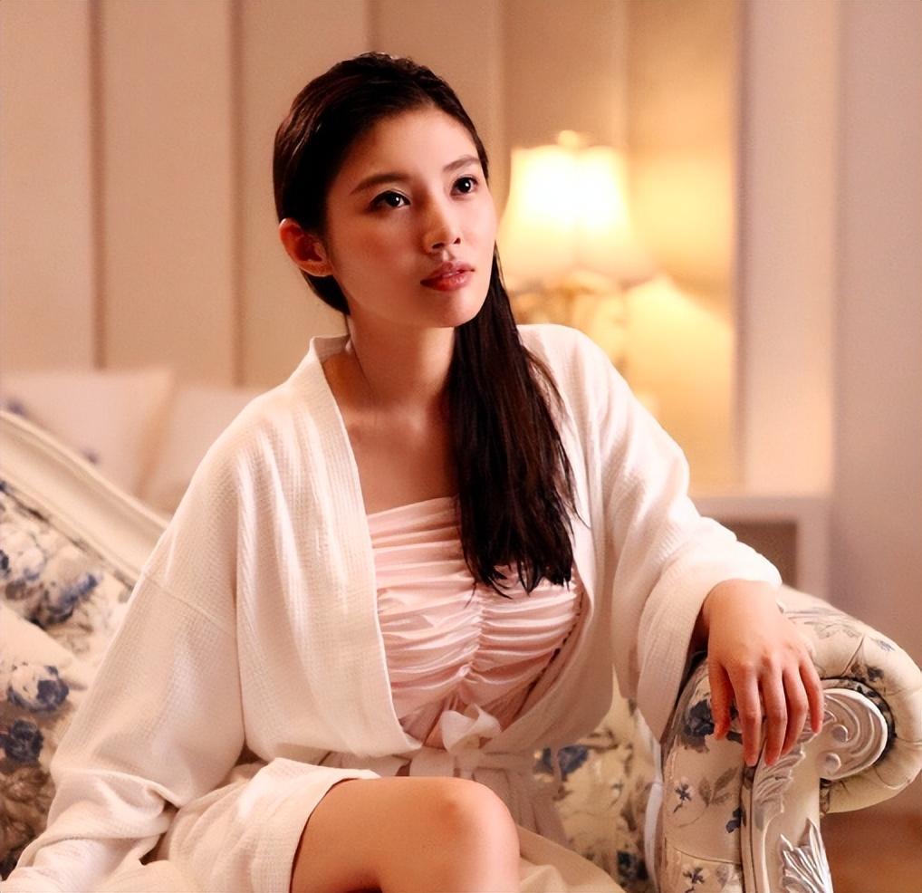 最近在网络平台上,徐冬冬和香港演员尹子维的恋情得到了一众网友的