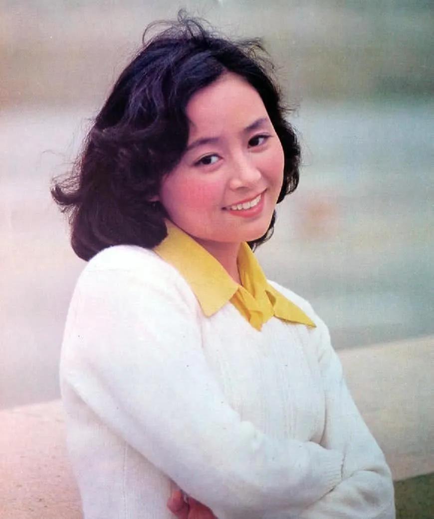 演员张瑜65岁无儿无女离婚多年后看到前夫还是会心动