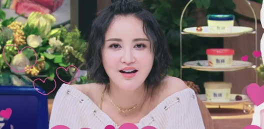 怀孕时张歆艺胖得更厉害了,大家都知道怀孕时母体营养流失严重,不注意