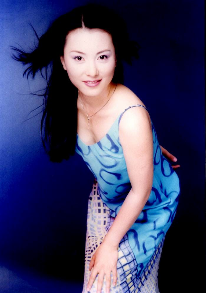 回顾主持人梦桐与富商结婚19年零绯闻今47岁风韵犹存