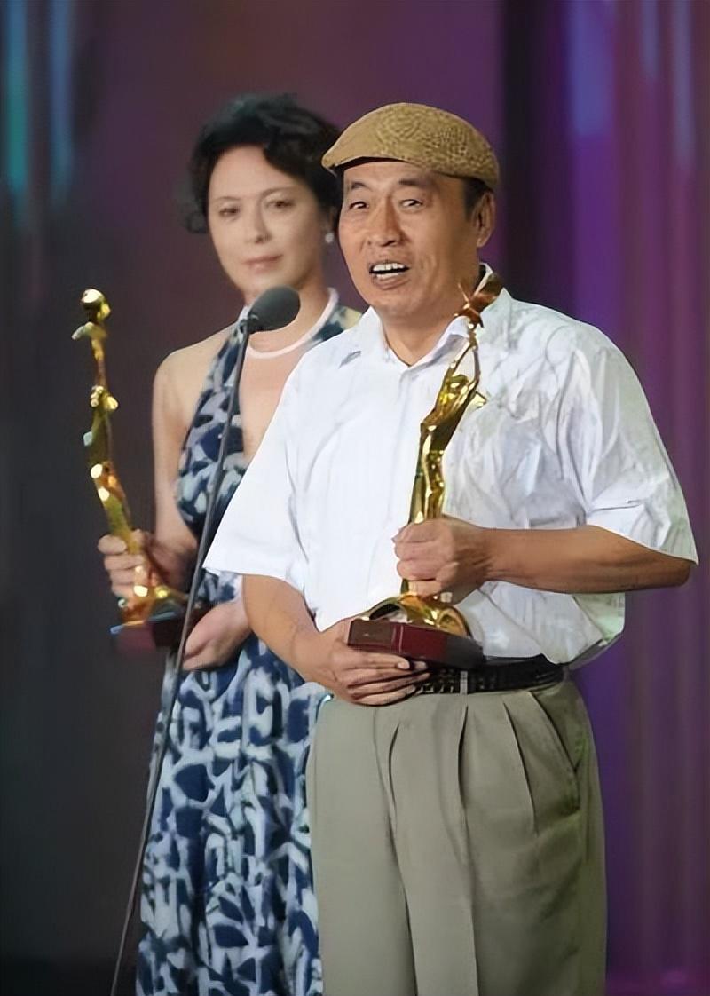 这两个人是王伍福最感激的,也是他最为割舍不下的感情.