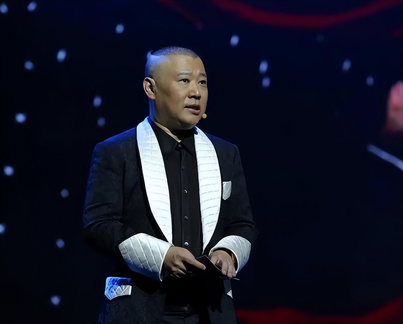 除此之外,还有一个人,也是侯耀文的徒弟,这个人就是奇志.