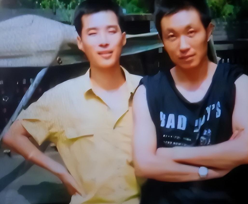 老演员父女对比刘亚津的女儿气质出众杜源的女儿是父亲的骄傲