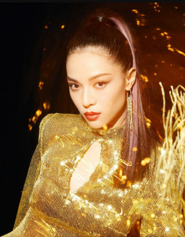 钟楚曦出道到现在已经有10年的时间.