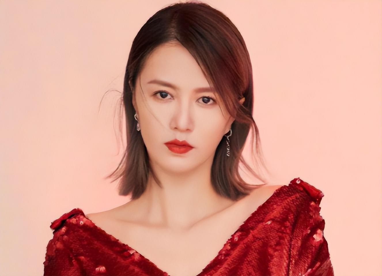 歌手谭维维父亲早逝无法接受母亲的新恋情婚姻让她变柔软