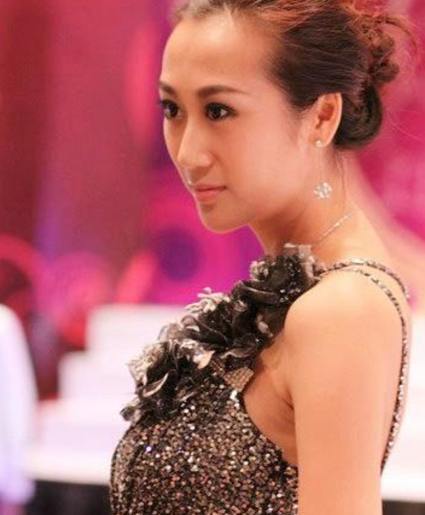 回顾蒋丽莎5年4胎从来不坐月子如今38岁的她老过54岁的丈夫