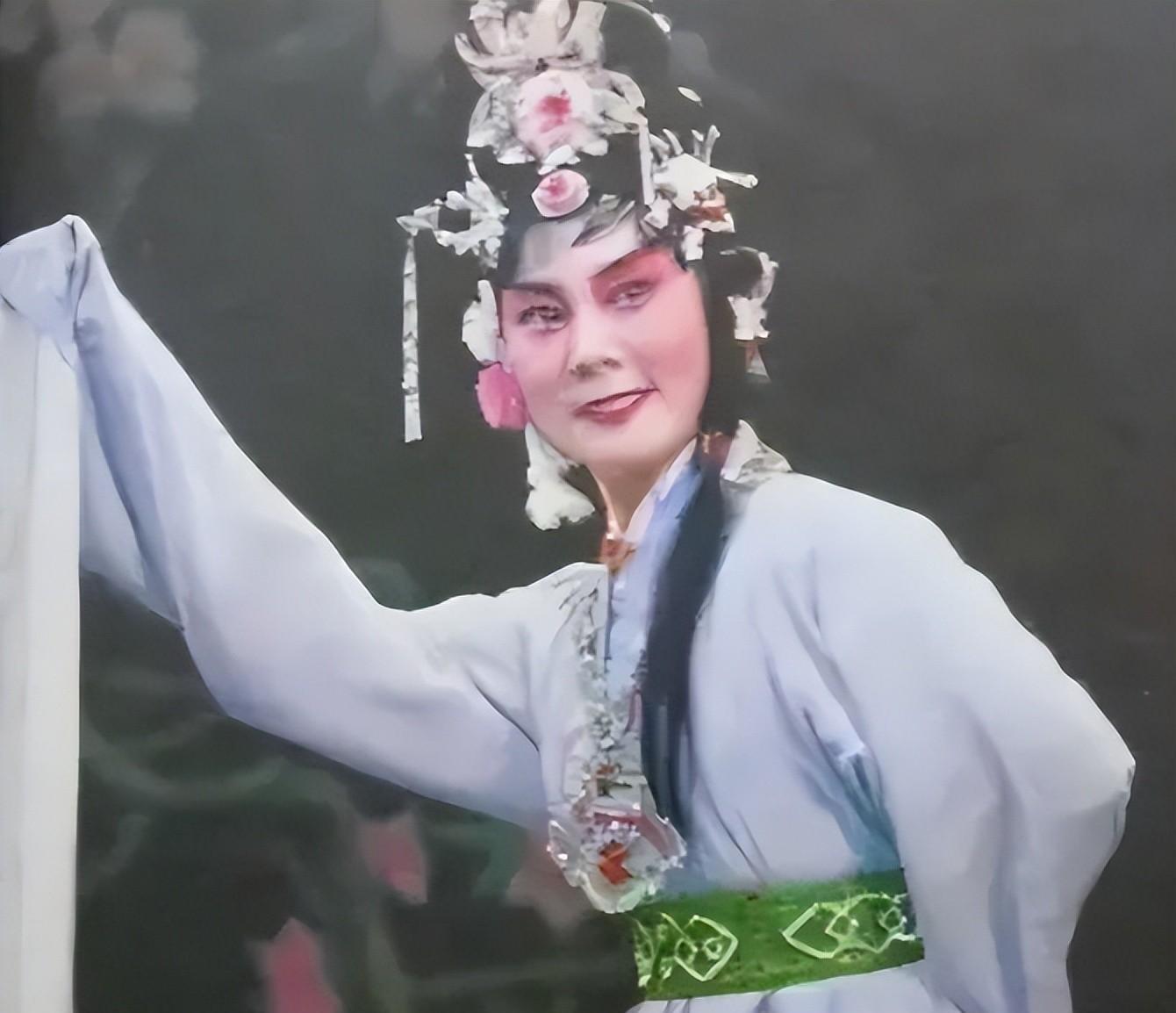 洪雪飞最初进入北京京剧团时,是作为一个配角演员