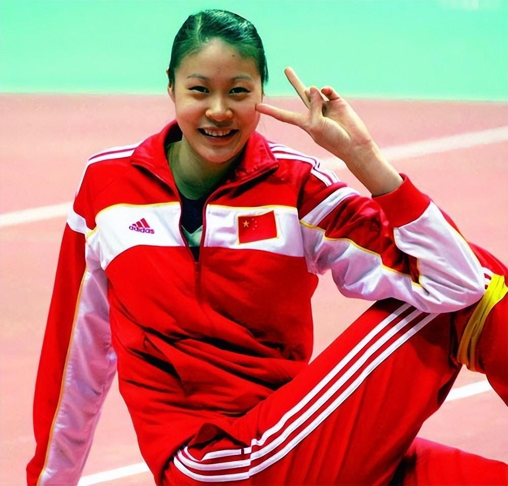 细读赵蕊蕊关于排球的两部作品,不难发现,即便是奥运冠军的人生也是