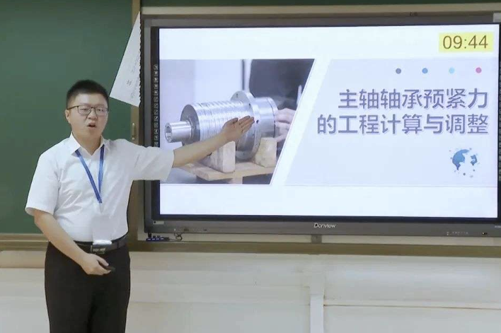 的求学履历,以及拥有强烈的愿望进入贵校时,负责老师几乎控制不住表情