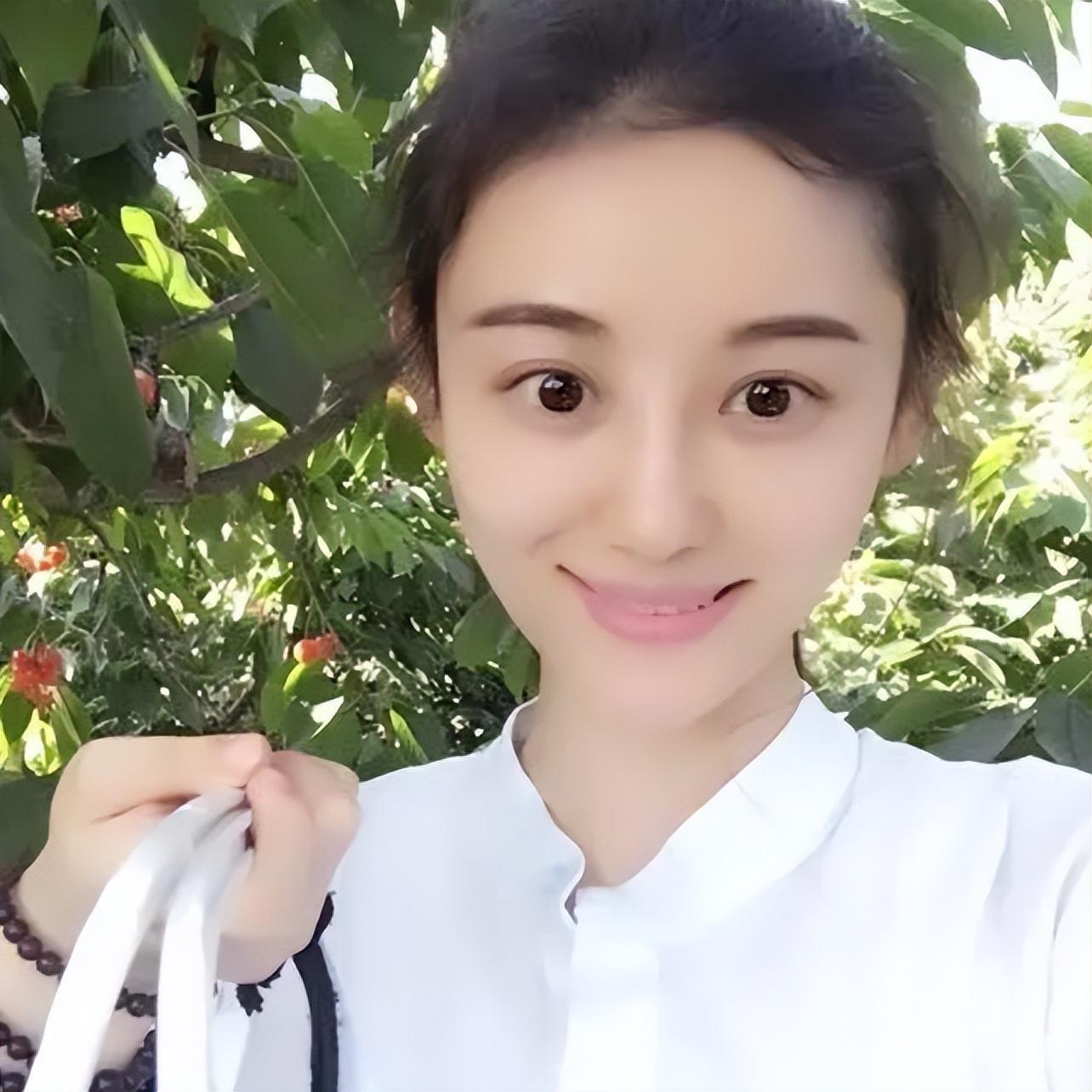 苦厄的命运总会找上能吃苦的人,与王洁曦年龄相仿的徐婷,几乎短短的