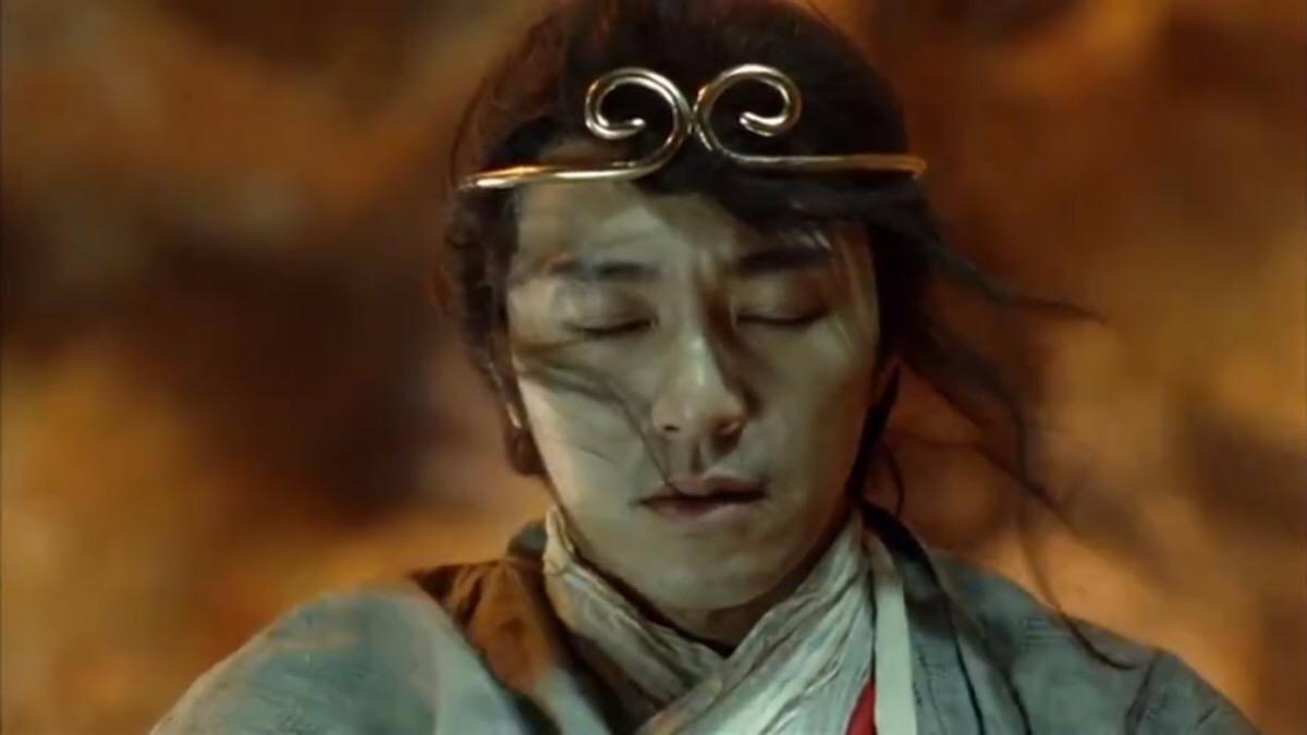 让我们尤为感动的是《大话西游》里,周星驰版的孙悟空.