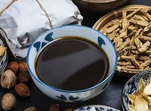 一碗“养筋汤”,7味药,强肾疏肝、柔筋壮骨,化一身酸、麻、僵