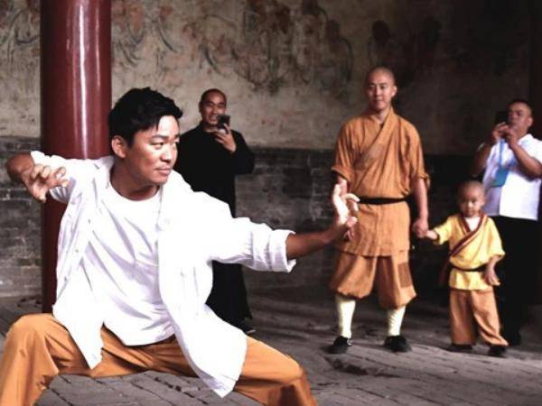 82年是《少林寺》上映的一年,也是王宝强出生的年份.