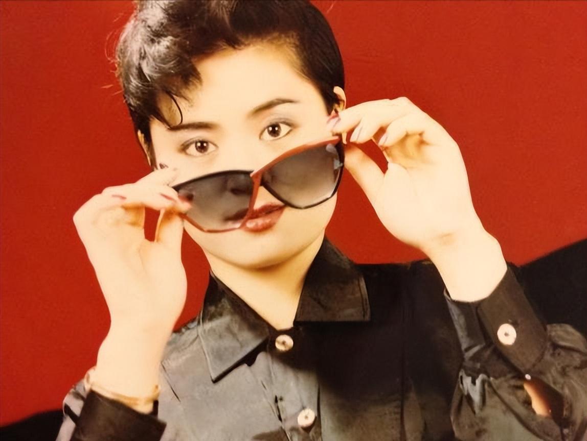 打败韦唯毛阿敏却被亲弟弟砸成脑震荡一代歌后沦为保姆谋生