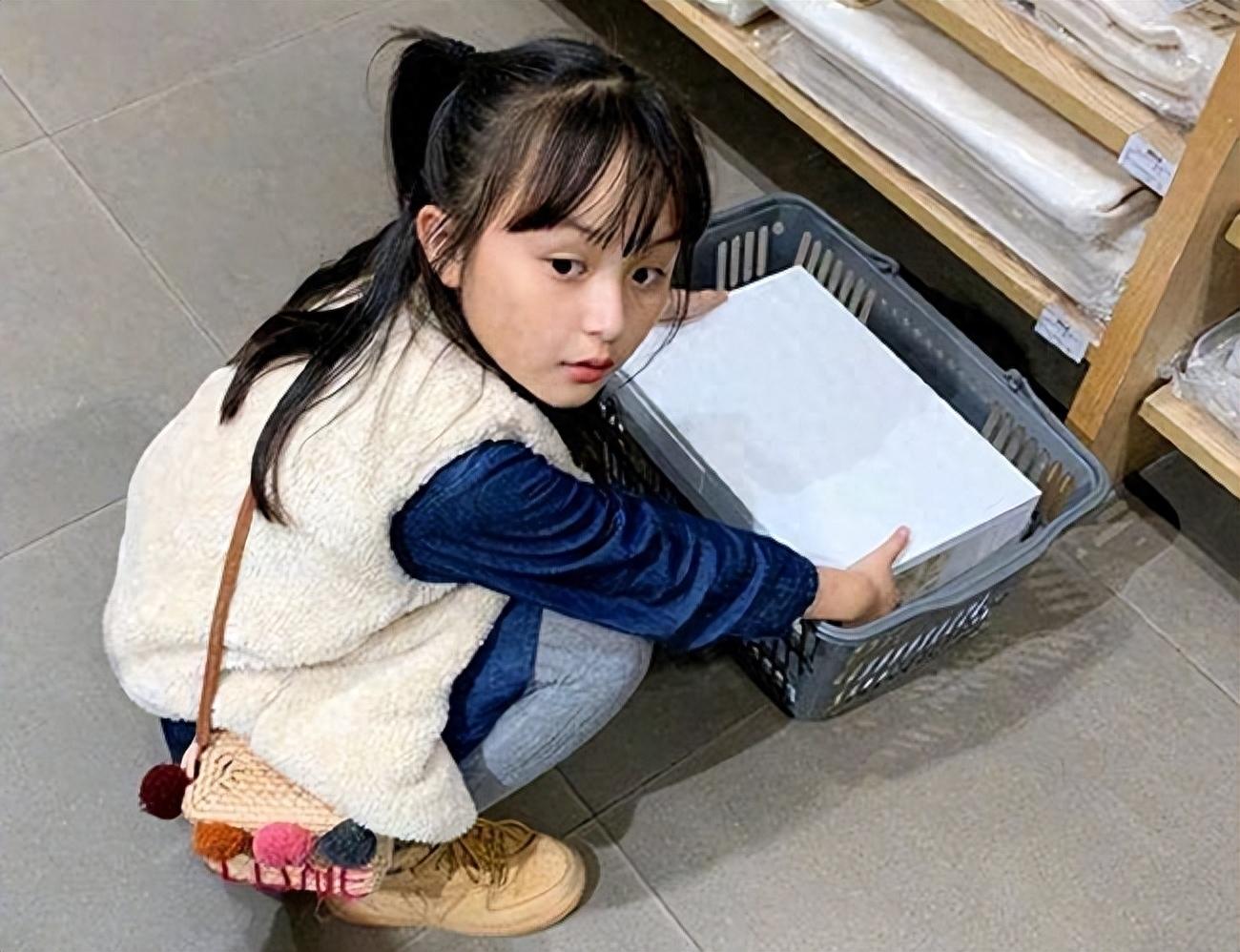 2岁出道年入百万因长相甜美被禁止整容的刘楚恬如今长成啥样