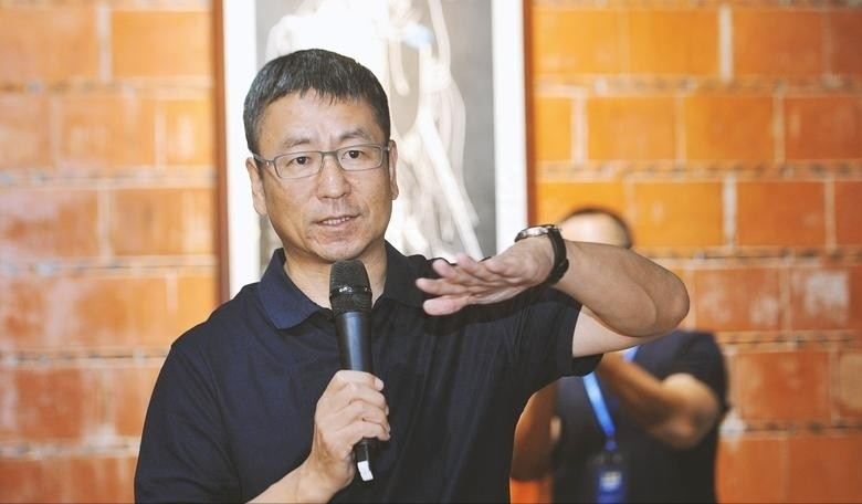 央视一哥白岩松被病痛折磨暴瘦50斤睡34个小时数次想自杀