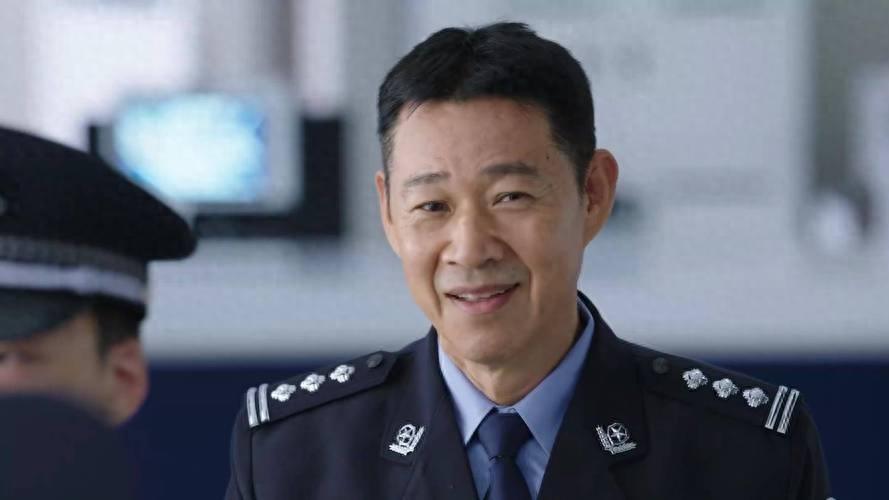 小时候参观过云南的国殇墓园,看着无数烈士的名字,张丰毅内心深受触动