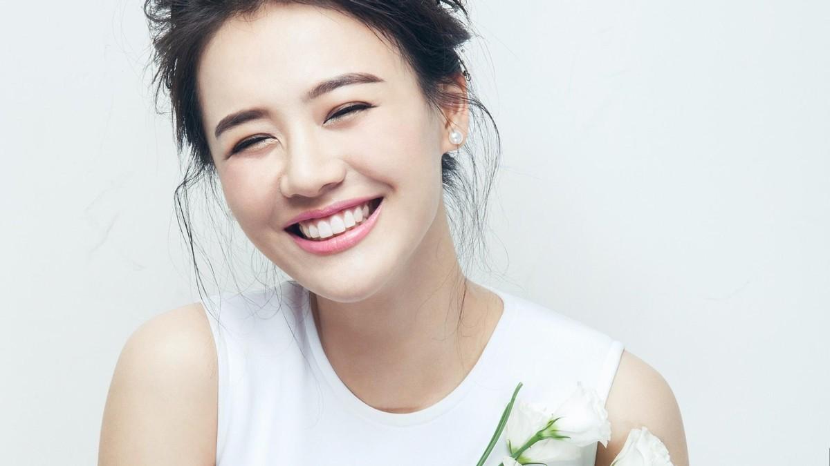 的马思纯,就能搭档郭晓冬这样的资深男演员,出演了由沈严执导的电视剧