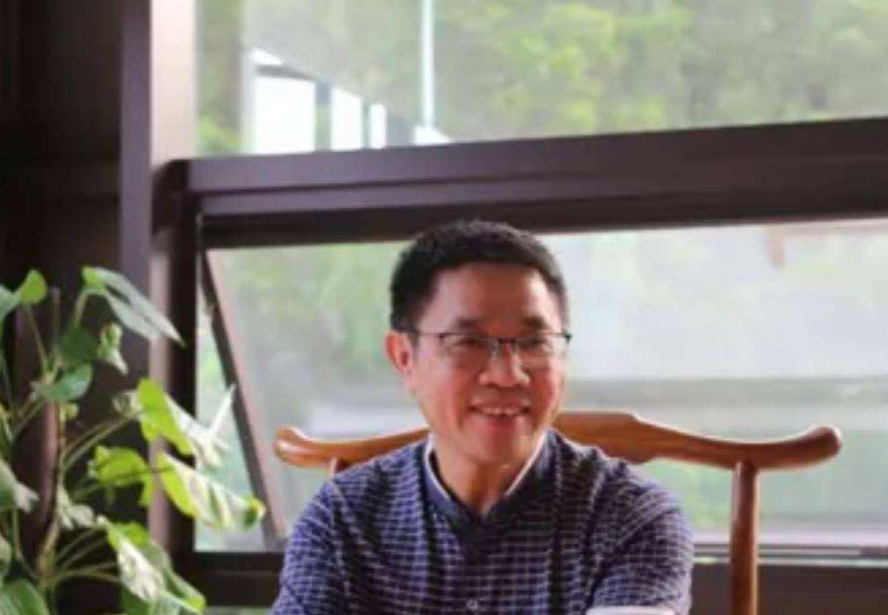 1980年,陈生以优异的成绩考入北京大学经济系,收到录取通知书的那一