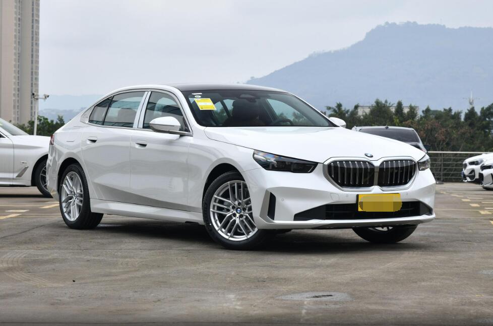 宝马530li xdrive上市!售价50.59万元,新增xdrive全时四驱系统
