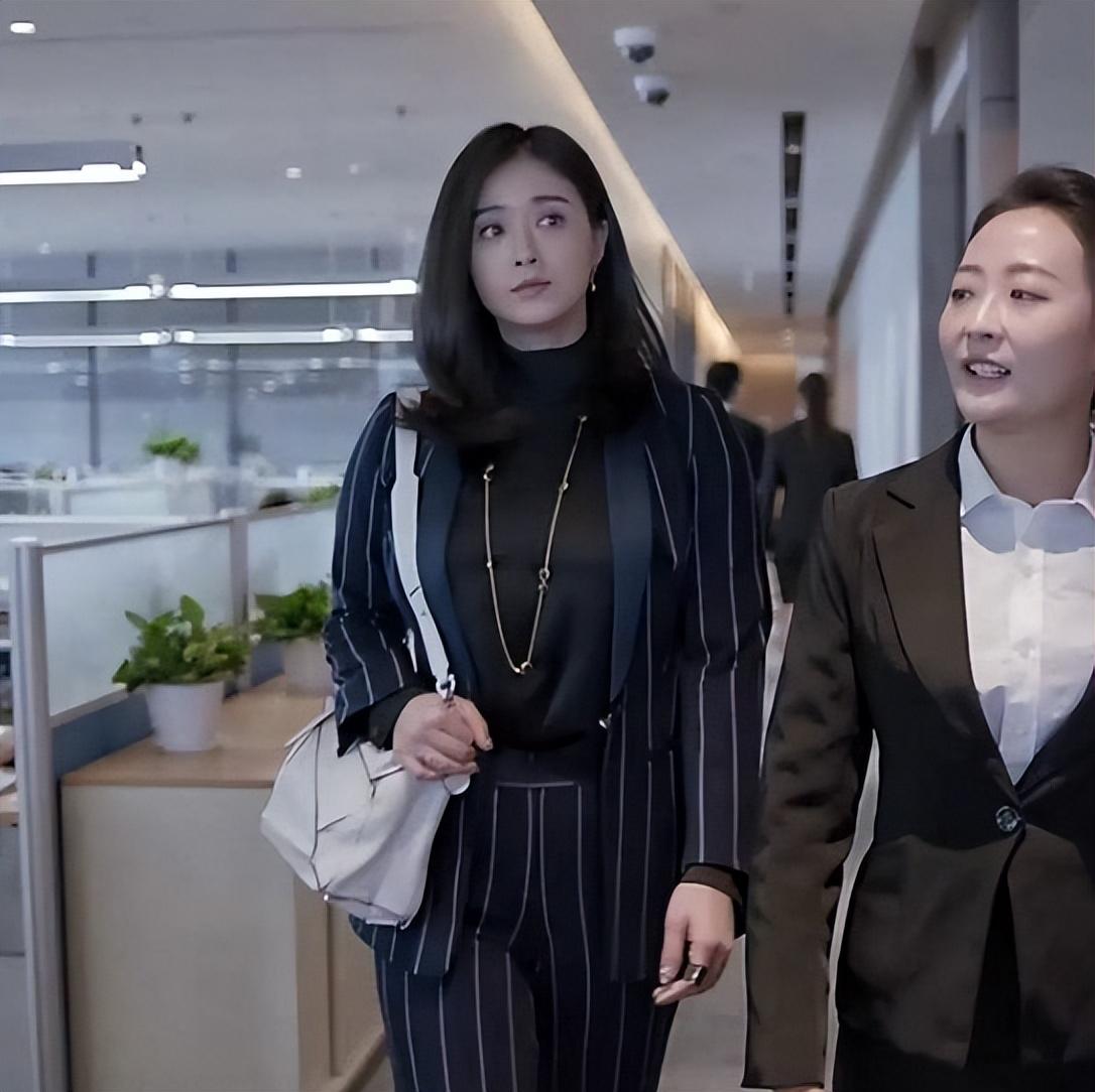 《欢乐颂1》中她虽然也不瘦,但胖得刚刚好,比例看起来很协调.