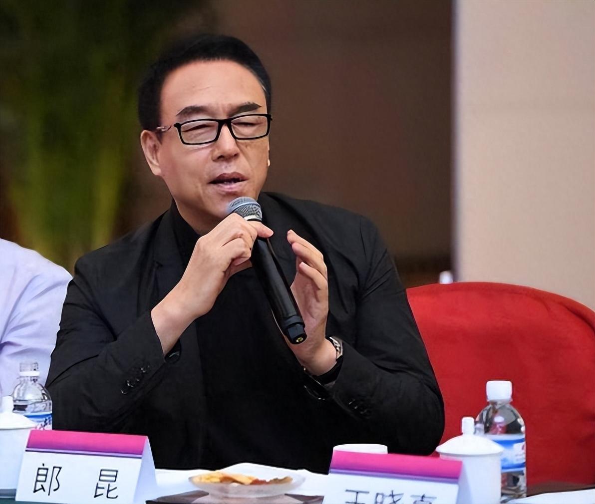 郎昆:劈腿后脑瘤,小三瘫痪