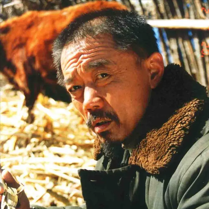 但看到这张脸绝对熟悉,在曾几何时的记忆深处,一定看过他出演的某部剧