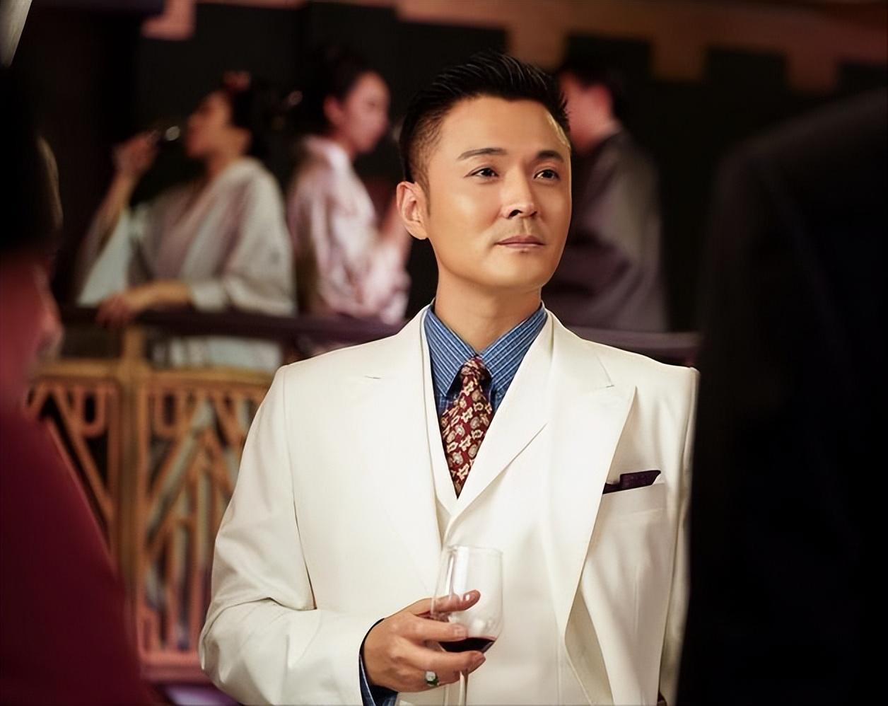 与高圆圆分手后12年不谈恋爱没有绯闻47岁娶旺夫妻子后爆红