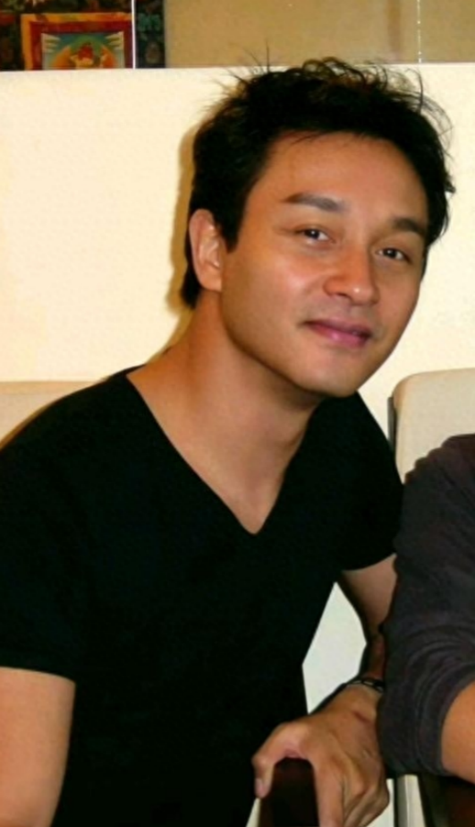 歌手周峰深圳街头离奇失踪9年时间下落不明连家人都找不到