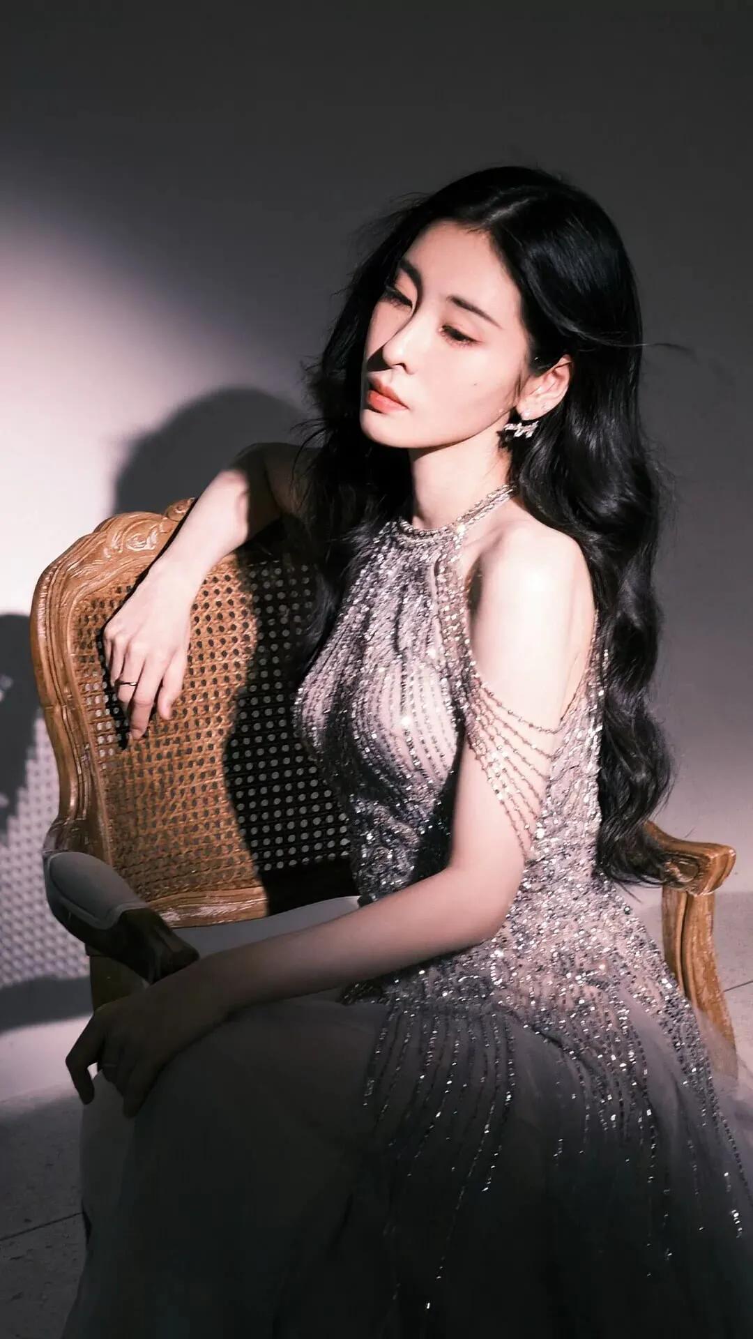 这一夜张碧晨的旗袍高跟封神诠释什么叫作性感尤物