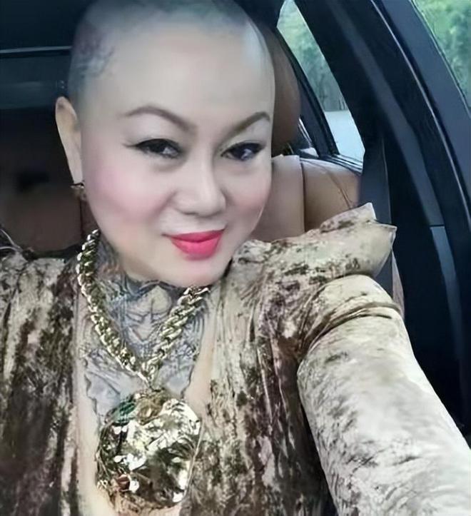 一时间,光头富婆征婚的消息是越传越夸张.